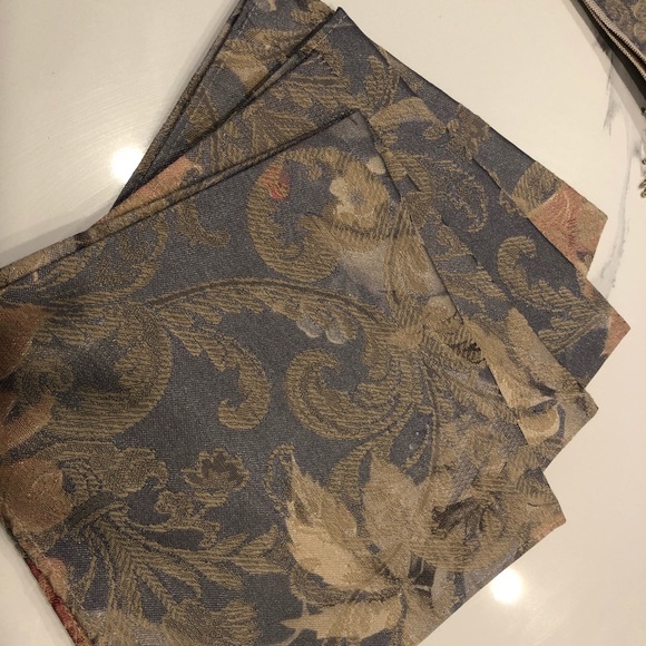 4 Placemat and Napkin Set - Picture 3 of 3